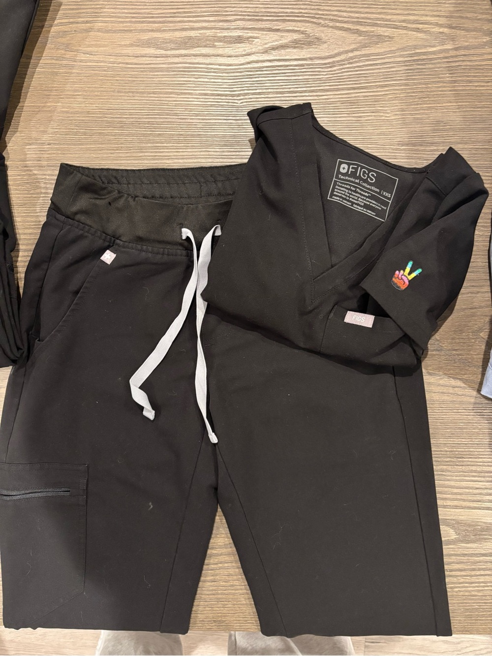 FIGS Zamora/Catarina Black Scrub Set Embroidered Peace Sign XXS
